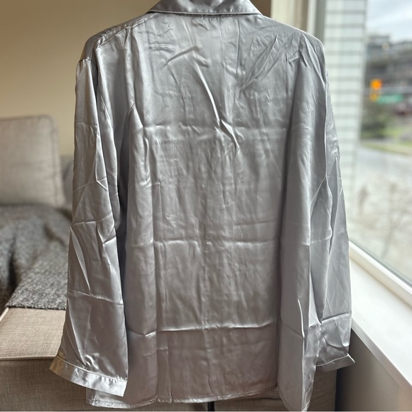 Silver 100% Silk Pyjamas - Picture 2 of 8